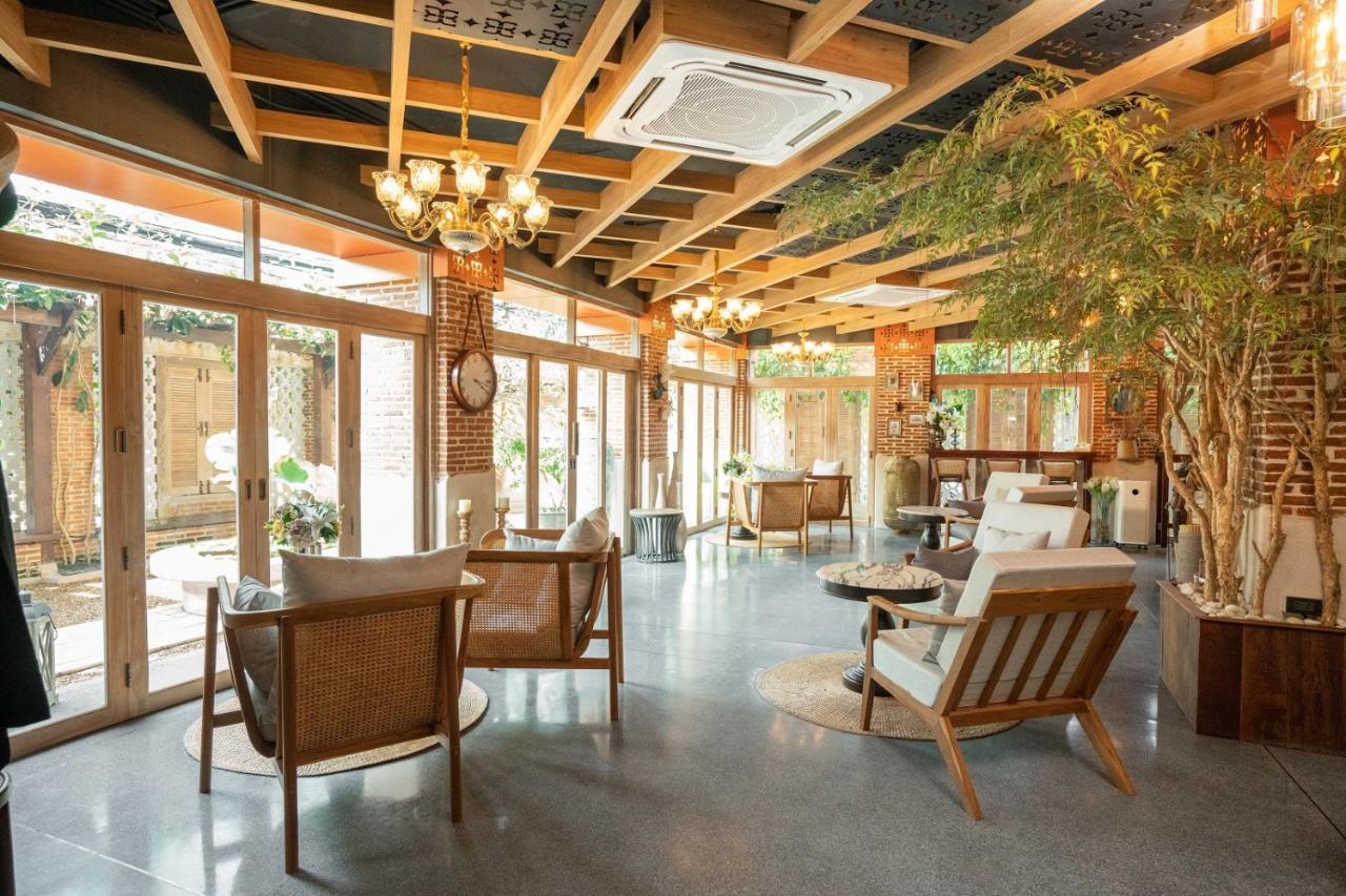 Sanae' Oldtown Hotel Chiang Mai Buitenkant foto
